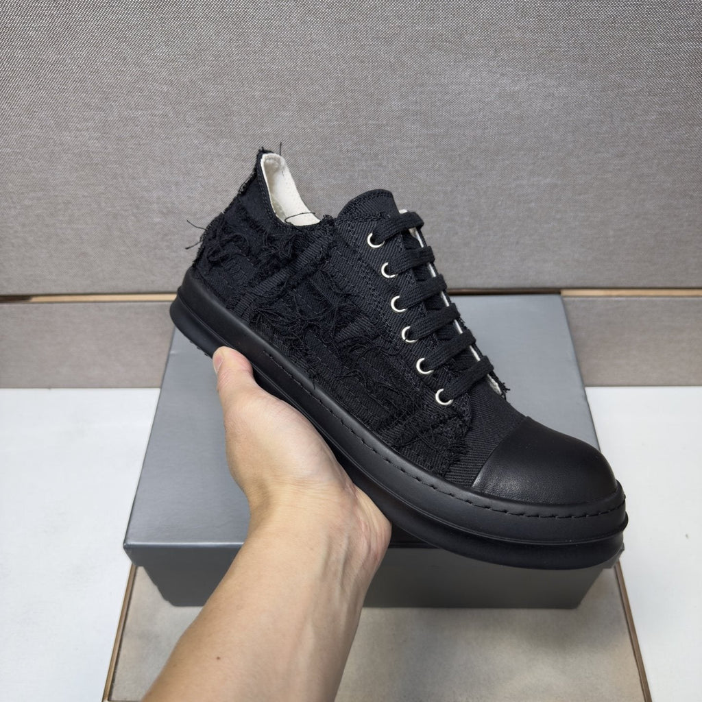 Rick Owens Black Low-Top Sneakers — model