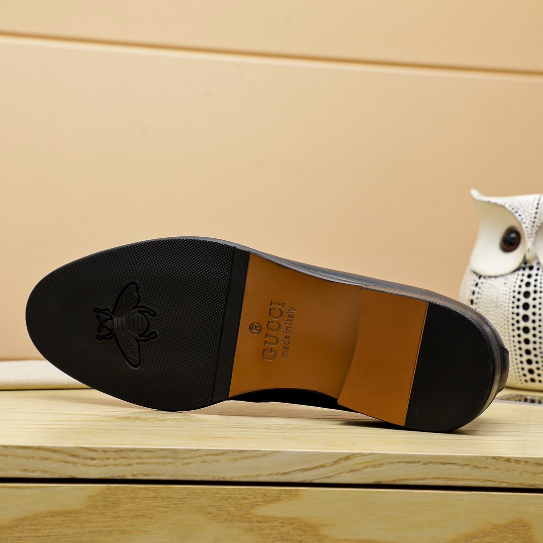 Gucci Black Horsebit Loafers — detail